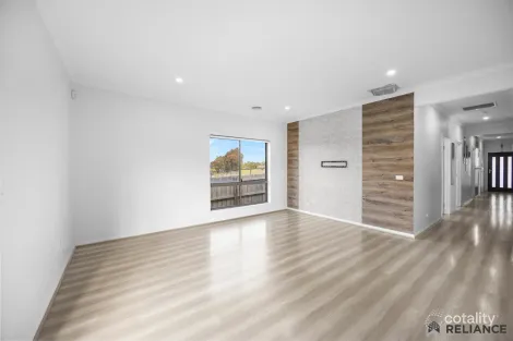 Property photo of 36 Apsley Drive Mickleham VIC 3064