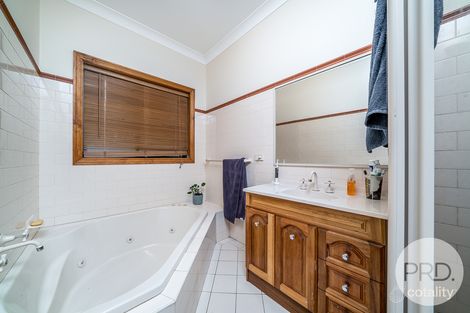 Property photo of 6 Dobell Place Lloyd NSW 2650
