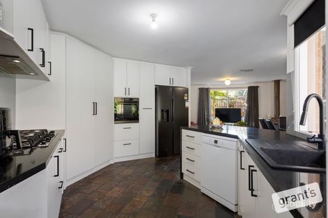 Property photo of 9 Willunga Court Berwick VIC 3806