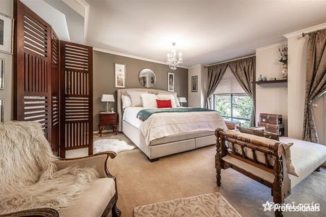 12 Meadow Glen Dr, Melton West, VIC 3337