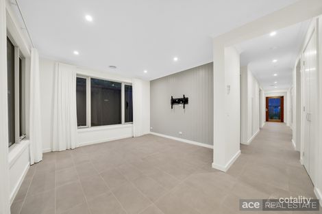 Property photo of 18 Irvine Rise Werribee VIC 3030