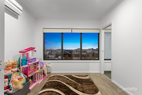 Property photo of 10 Wongungarra Walk Wollert VIC 3750