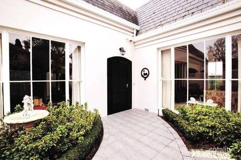 Property photo of 2/332 Glenferrie Road Malvern VIC 3144