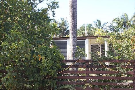 8 Hickory St, Holloways Beach, QLD 4878