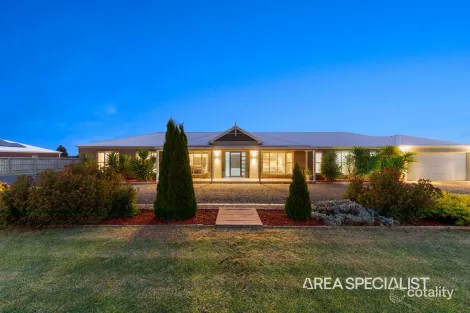 84 Gainsborough Ave, Lang Lang, VIC 3984