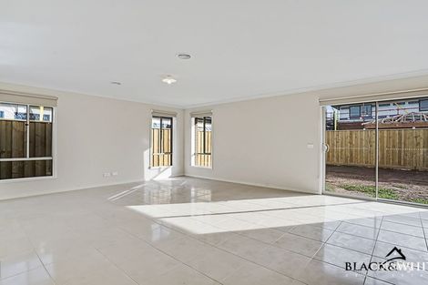 Property photo of 40 Exploration Avenue Werribee VIC 3030