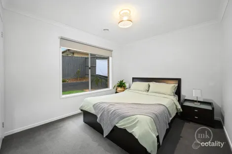 Property photo of 33 Peterborough Drive Doreen VIC 3754