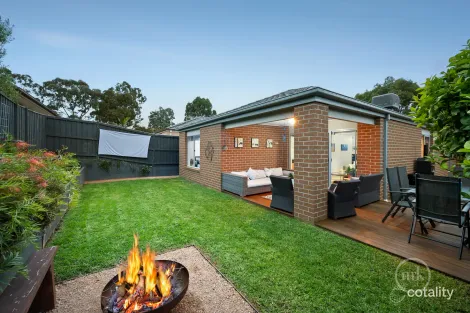 Property photo of 33 Peterborough Drive Doreen VIC 3754