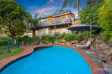 13 OVERLAND DR, EDENS LANDING, QLD 4207