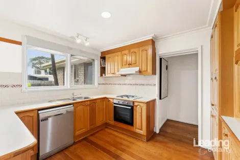 Property photo of 92 McKell Avenue Sunbury VIC 3429