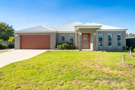 Property photo of 8 Kotzur Circle Walla Walla NSW 2659
