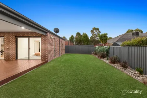 Property photo of 17 Perry Circuit Cranbourne North VIC 3977