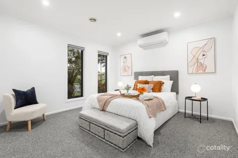 Property photo of 17 Perry Circuit Cranbourne North VIC 3977