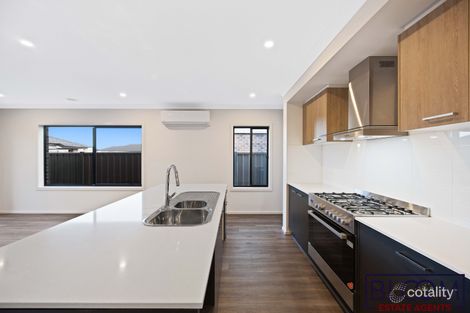 Property photo of 8 Mainland Way Werribee VIC 3030