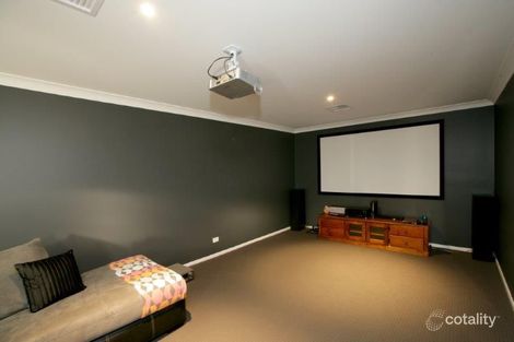 Property photo of 40 Balala Crescent Bourkelands NSW 2650