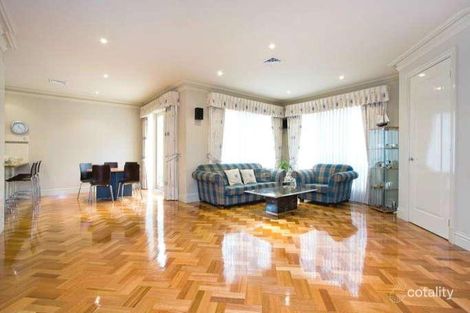 Property photo of 6 Halsbury Close Doncaster East VIC 3109