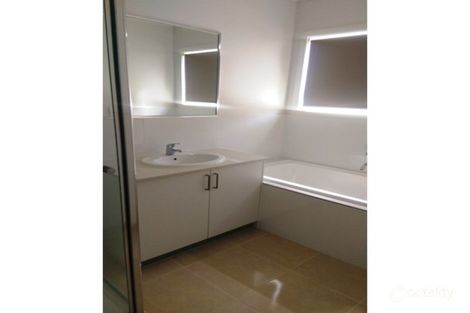 Property photo of 13 Braveheart Road Craigieburn VIC 3064