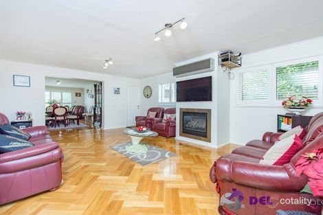 Property photo of 84 Scotsburn Way Endeavour Hills VIC 3802