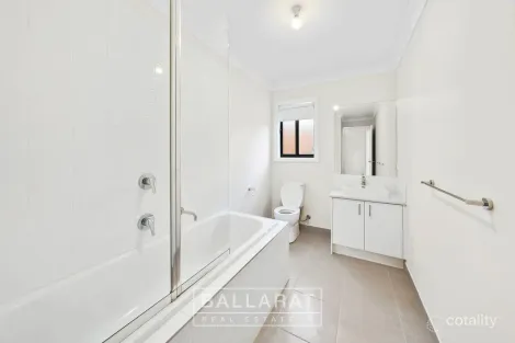 Property photo of 62 Creekstone Drive Alfredton VIC 3350
