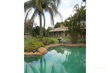 16 Emanuel Ct, Wattle Grove, WA 6107