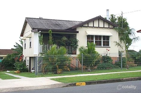 11 Bellevue Pde, Labrador, QLD 4215
