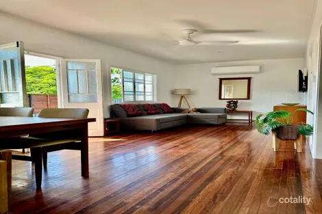 33 Bideford St, Torquay, QLD 4655