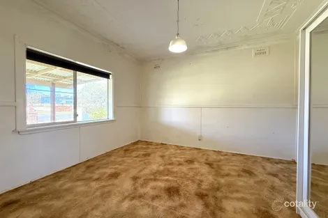 Property photo of 33 Lachlan Street Young NSW 2594