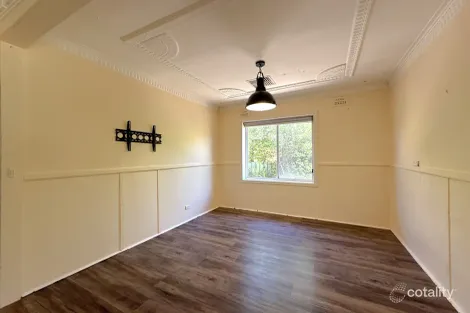 Property photo of 33 Lachlan Street Young NSW 2594