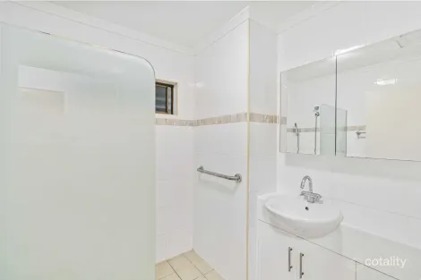 Property photo of 11 Montrose Edge Hill QLD 4870