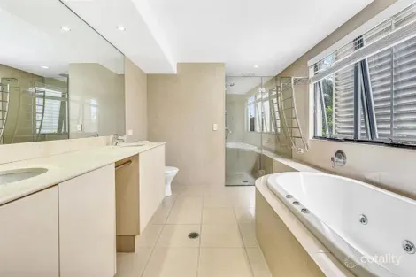 Property photo of 1/5 Mountbatten Avenue Main Beach QLD 4217