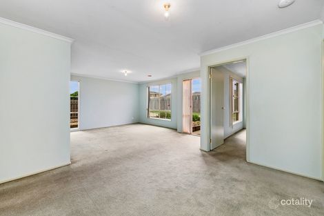 Property photo of 3 Conifer Place Hillside VIC 3037
