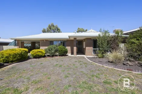17 Rowles Dr, Maryborough, VIC 3465