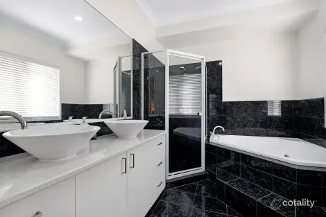 Property photo of 26 Pearson Close Arundel QLD 4214