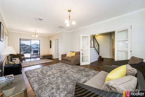 Property photo of 18 Santavea Mews Halls Head WA 6210