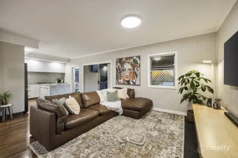 Property photo of 2 Jackson Street Centenary Heights QLD 4350