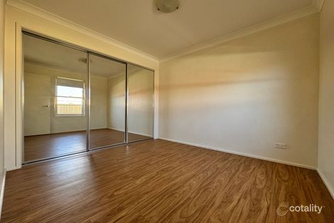 Property photo of 6 Oswald Crescent Rosemeadow NSW 2560