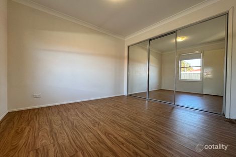 Property photo of 6 Oswald Crescent Rosemeadow NSW 2560