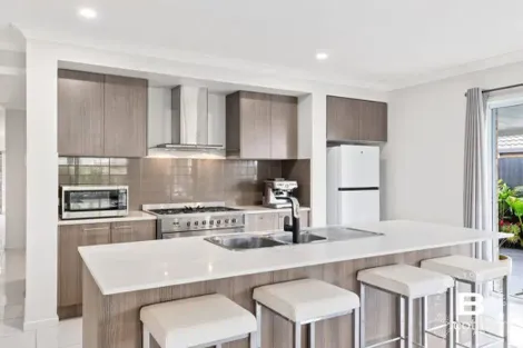 Property photo of 33 Eustace Circuit Augustine Heights QLD 4300