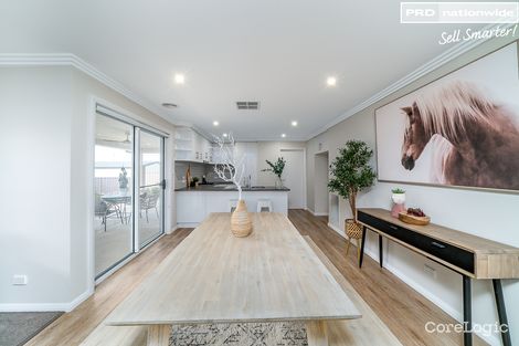 Property photo of 2/12 Hollows Crescent Lloyd NSW 2650