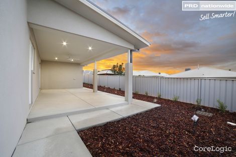 Property photo of 2/12 Hollows Crescent Lloyd NSW 2650