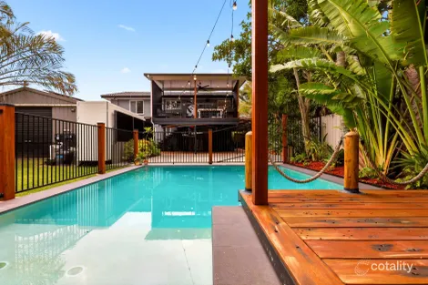 Property photo of 32 Hill Parade Clontarf QLD 4019