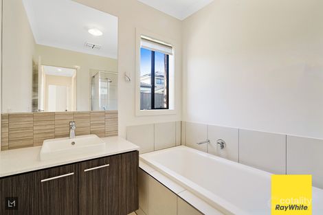 Property photo of 6 Emblem Street Tarneit VIC 3029