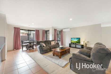 Property photo of 8 Trafalgar Way Cranbourne East VIC 3977