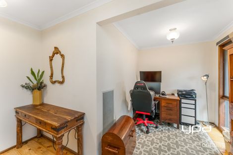 Property photo of 10 McInnes Close Sunbury VIC 3429