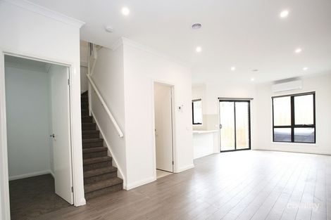 Property photo of 1B Magnolia Grove Doveton VIC 3177