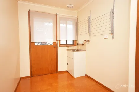 Property photo of 3 Lake View Court Ballarat North VIC 3350