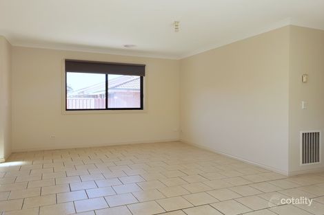 Property photo of 2/40 Gillingham Crescent Craigieburn VIC 3064