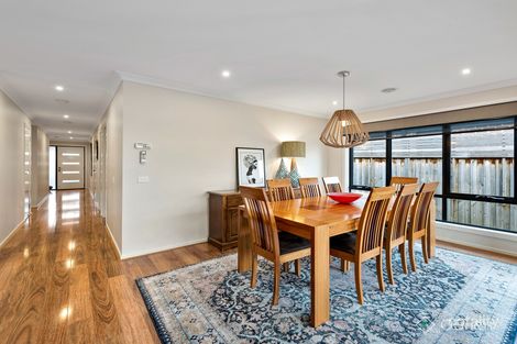 Property photo of 32 Belmont Crescent Pakenham VIC 3810