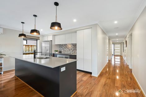 Property photo of 32 Belmont Crescent Pakenham VIC 3810
