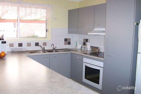 Property photo of 11 Windsor Circle Kingaroy QLD 4610